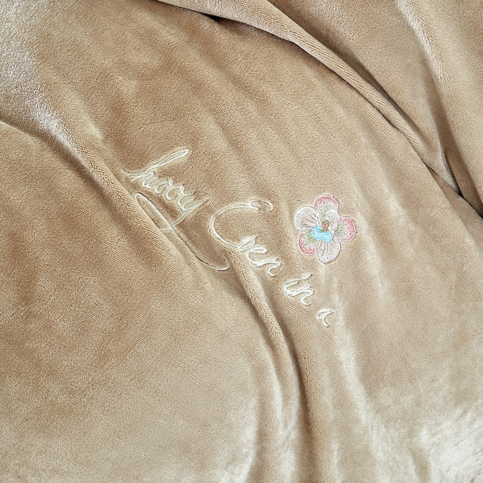 91家纺网 家纺一手货源 找家纺 董韵家纺 2025新款牛奶绒刺绣夹棉床裙四件套系列（控价） 丝语-驼奶咖