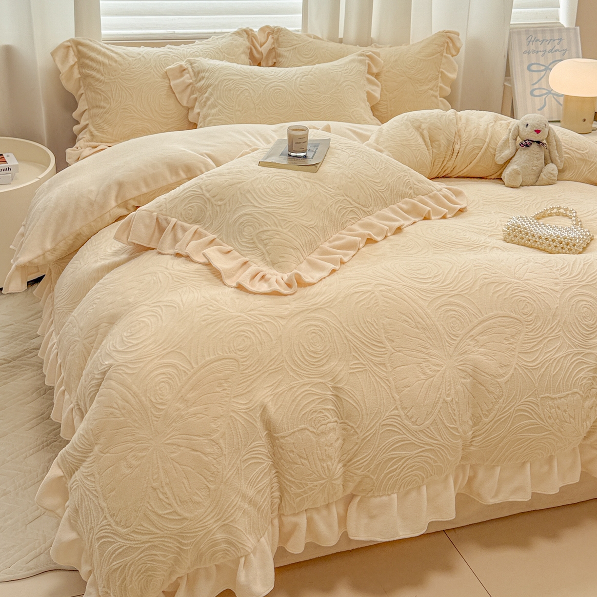 91家纺网 家纺一手货源 找家纺 典曼家纺 2025新款亲肤舒适牛奶绒四件套-千寻花语系列 千寻花语-奶杏