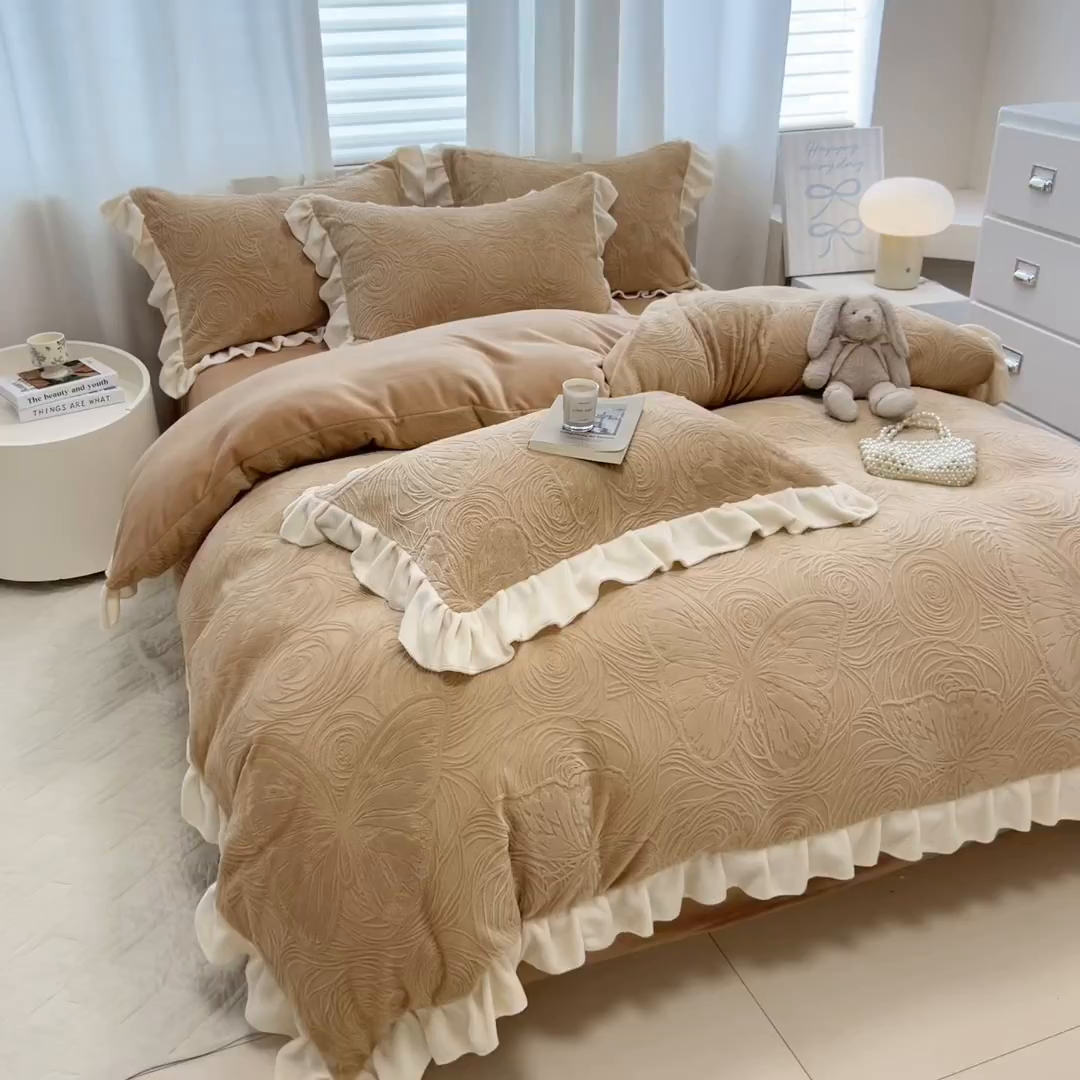 91家纺网 家纺一手货源 找家纺 典曼家纺 2025新款亲肤舒适牛奶绒四件套-千寻花语系列 千寻花语-米咖