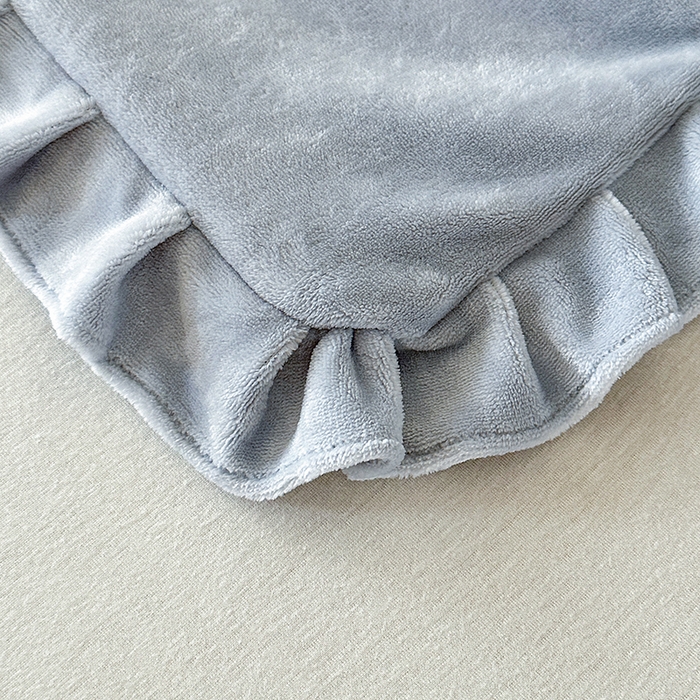 91家纺网 家纺一手货源 找家纺 董韵家纺 2025新款牛奶绒刺绣夹棉床裙四件套系列（控价） 丝语-云烟灰