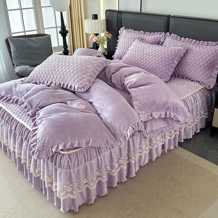 91家纺网 家纺一手货源 找家纺 董韵家纺 2025新款牛奶绒刺绣夹棉床裙四件套系列（控价） 丝语-云紫