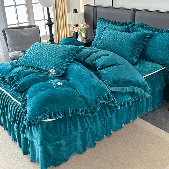 91家纺网 家纺一手货源 找家纺 董韵家纺 2025新款牛奶绒刺绣夹棉床裙四件套系列（控价） 绒语-靛青