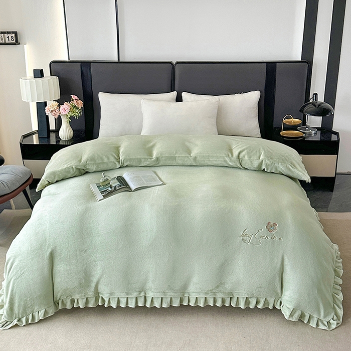 91家纺网 家纺一手货源 找家纺 董韵家纺 2025新款牛奶绒刺绣夹棉床裙四件套系列（控价） 绒语-青霭