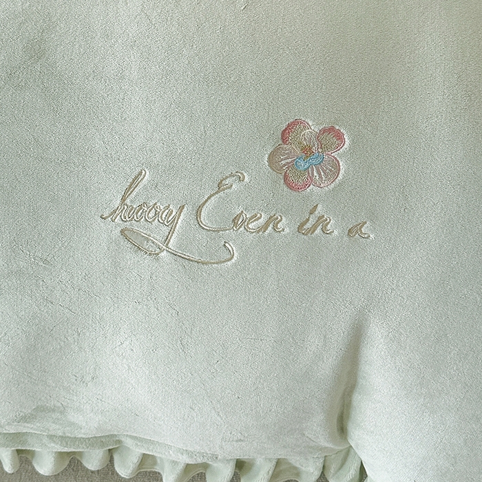 91家纺网 家纺一手货源 找家纺 董韵家纺 2025新款牛奶绒刺绣夹棉床裙四件套系列（控价） 绒语-青霭