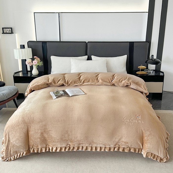 91家纺网 家纺一手货源 找家纺 董韵家纺 2025新款牛奶绒刺绣夹棉床裙四件套系列（控价） 绒语-驼奶咖