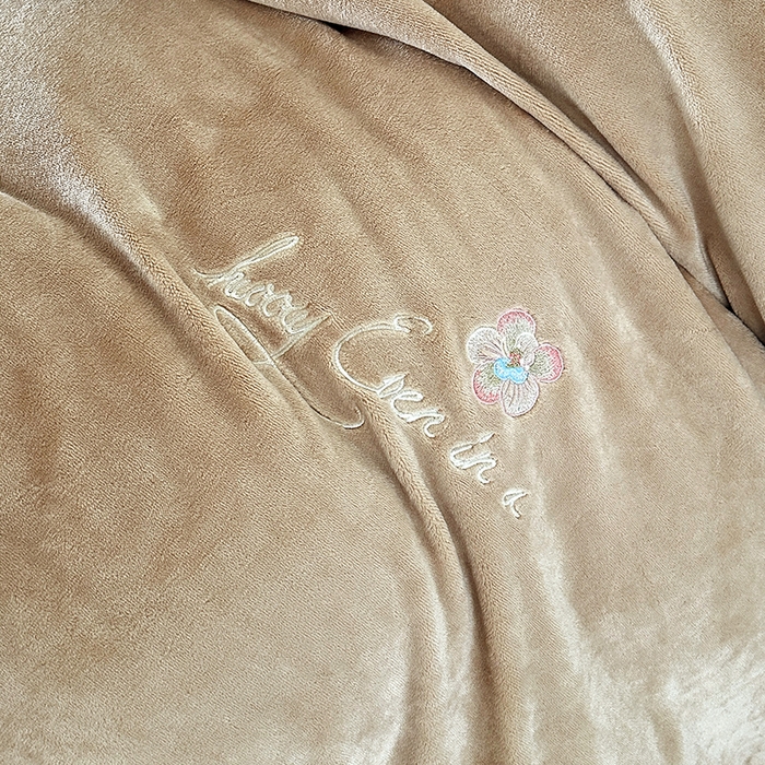 91家纺网 家纺一手货源 找家纺 董韵家纺 2025新款牛奶绒刺绣夹棉床裙四件套系列（控价） 绒语-驼奶咖