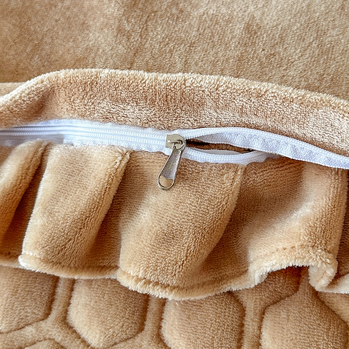 91家纺网 家纺一手货源 找家纺 董韵家纺 2025新款牛奶绒刺绣夹棉床裙四件套系列（控价） 绒语-驼奶咖