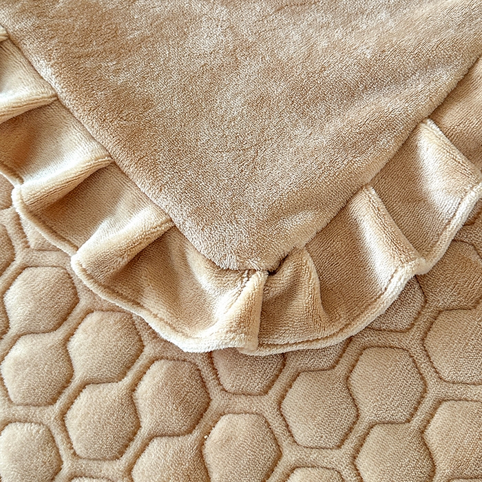 91家纺网 家纺一手货源 找家纺 董韵家纺 2025新款牛奶绒刺绣夹棉床裙四件套系列（控价） 绒语-驼奶咖