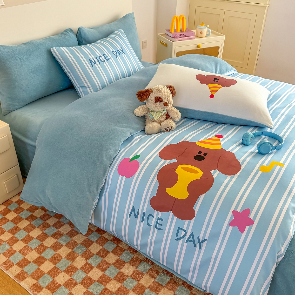 91家纺网 家纺一手货源 找家纺 十一家居 2025新款A类原创设计数码大版卡通印花四件套-绒宠系列 音乐萌犬