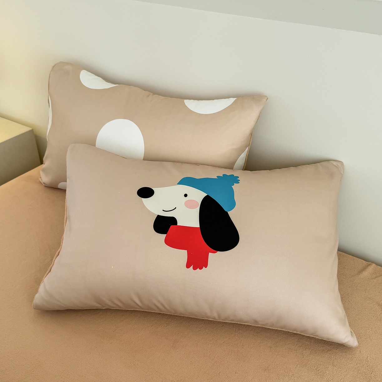 91家纺网 家纺一手货源 找家纺 十一家居 2025新款A类原创设计数码大版卡通印花四件套-绒宠系列 暖冬狗狗