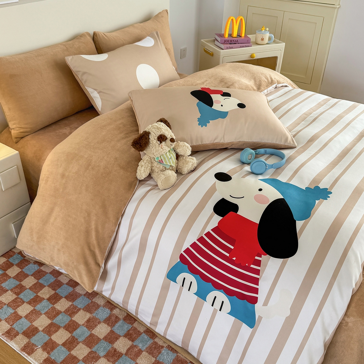 91家纺网 家纺一手货源 找家纺 十一家居 2025新款A类原创设计数码大版卡通印花四件套-绒宠系列 暖冬狗狗