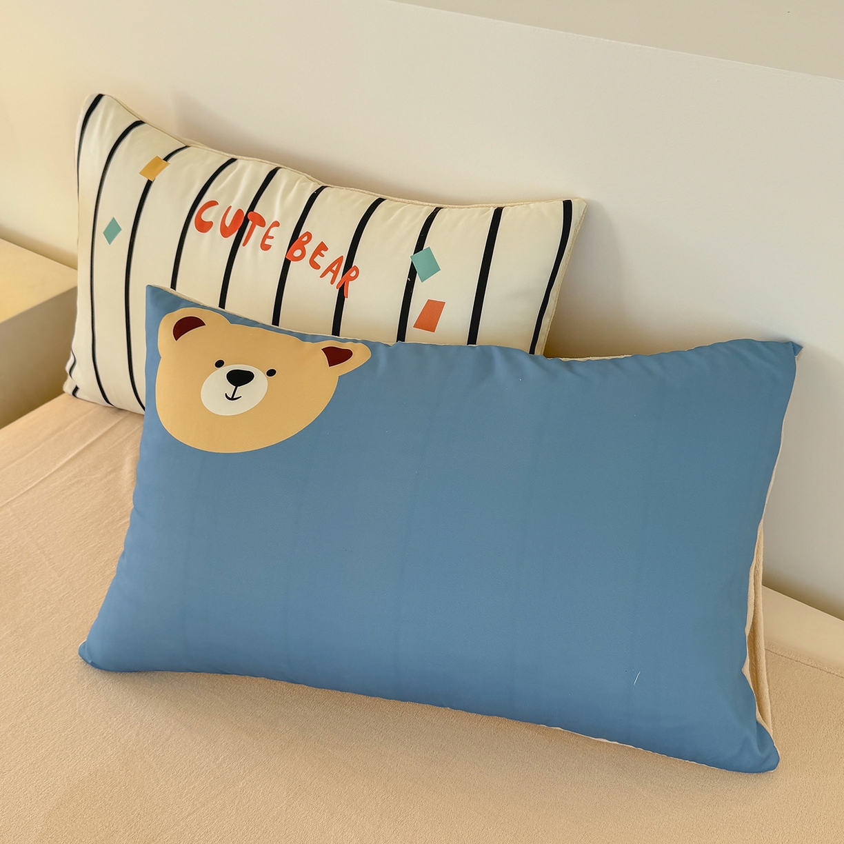 91家纺网 家纺一手货源 找家纺 十一家居 2025新款A类原创设计数码大版卡通印花四件套-绒宠系列 安睡小熊