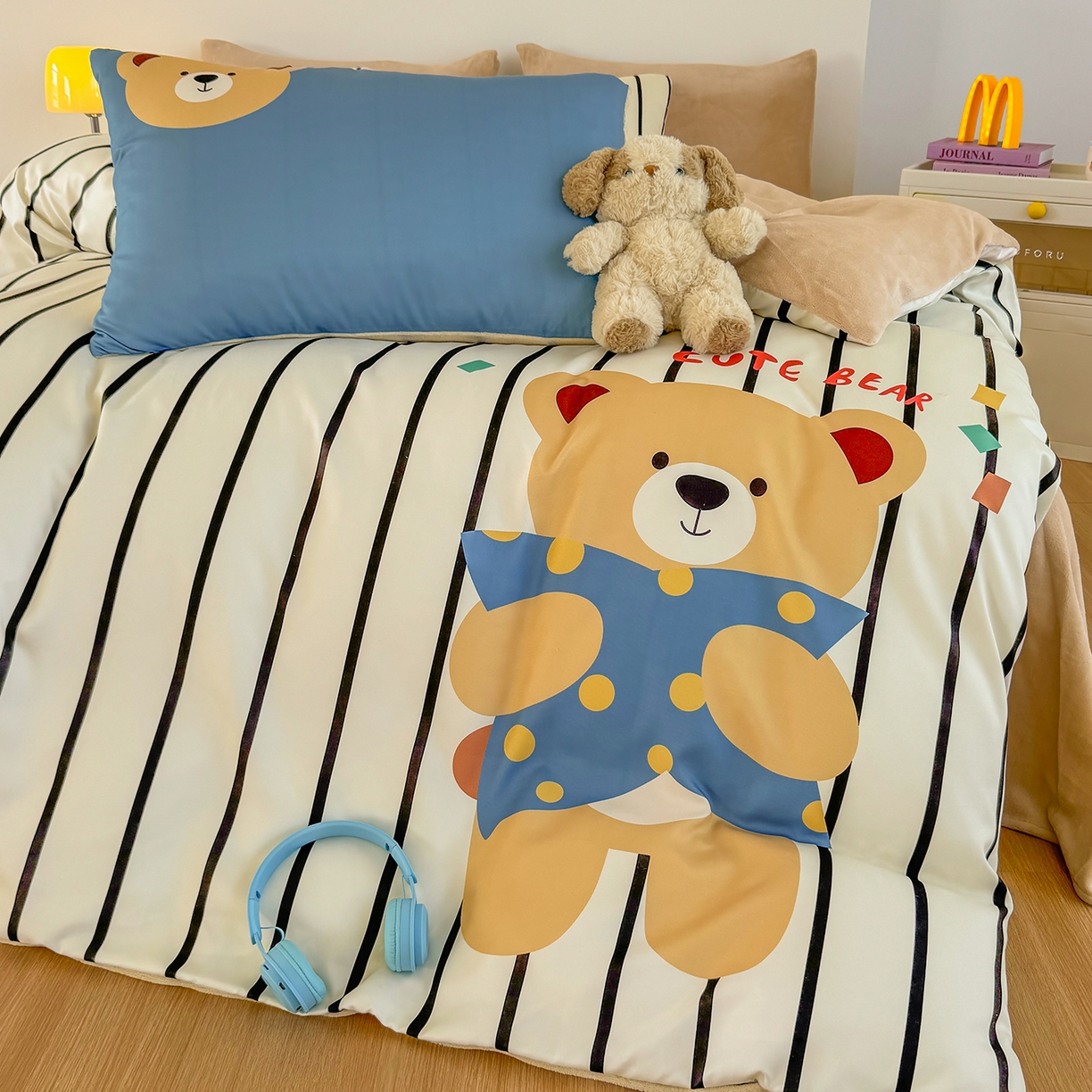 91家纺网 家纺一手货源 找家纺 十一家居 2025新款A类原创设计数码大版卡通印花四件套-绒宠系列 安睡小熊