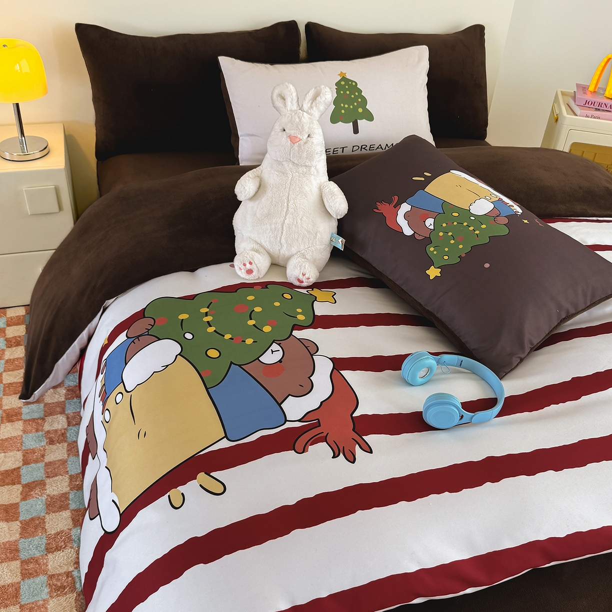 91家纺网 家纺一手货源 找家纺 十一家居 2025新款A类原创设计数码大版卡通印花四件套-绒宠系列 圣诞小熊