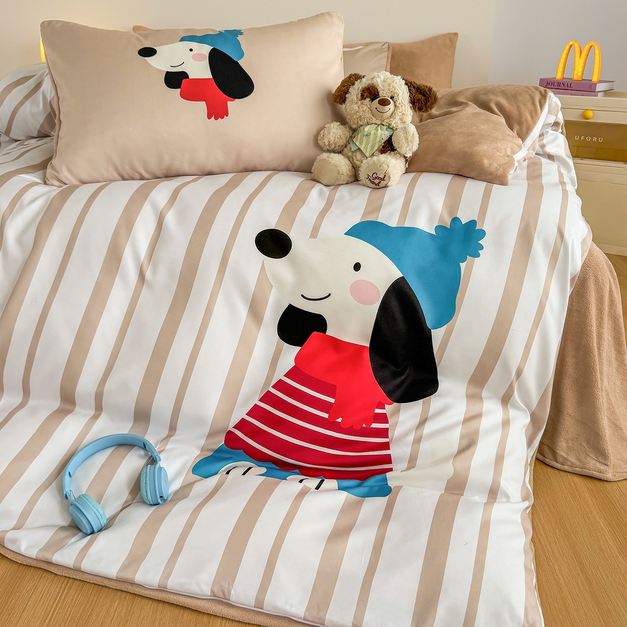 91家纺网 家纺一手货源 找家纺 十一家居 2025新款A类原创设计数码大版卡通印花四件套-绒宠系列 暖冬狗狗