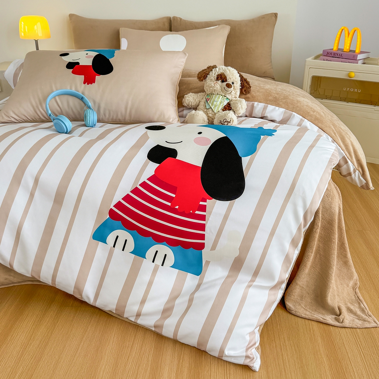 91家纺网 家纺一手货源 找家纺 十一家居 2025新款A类原创设计数码大版卡通印花四件套-绒宠系列 暖冬狗狗