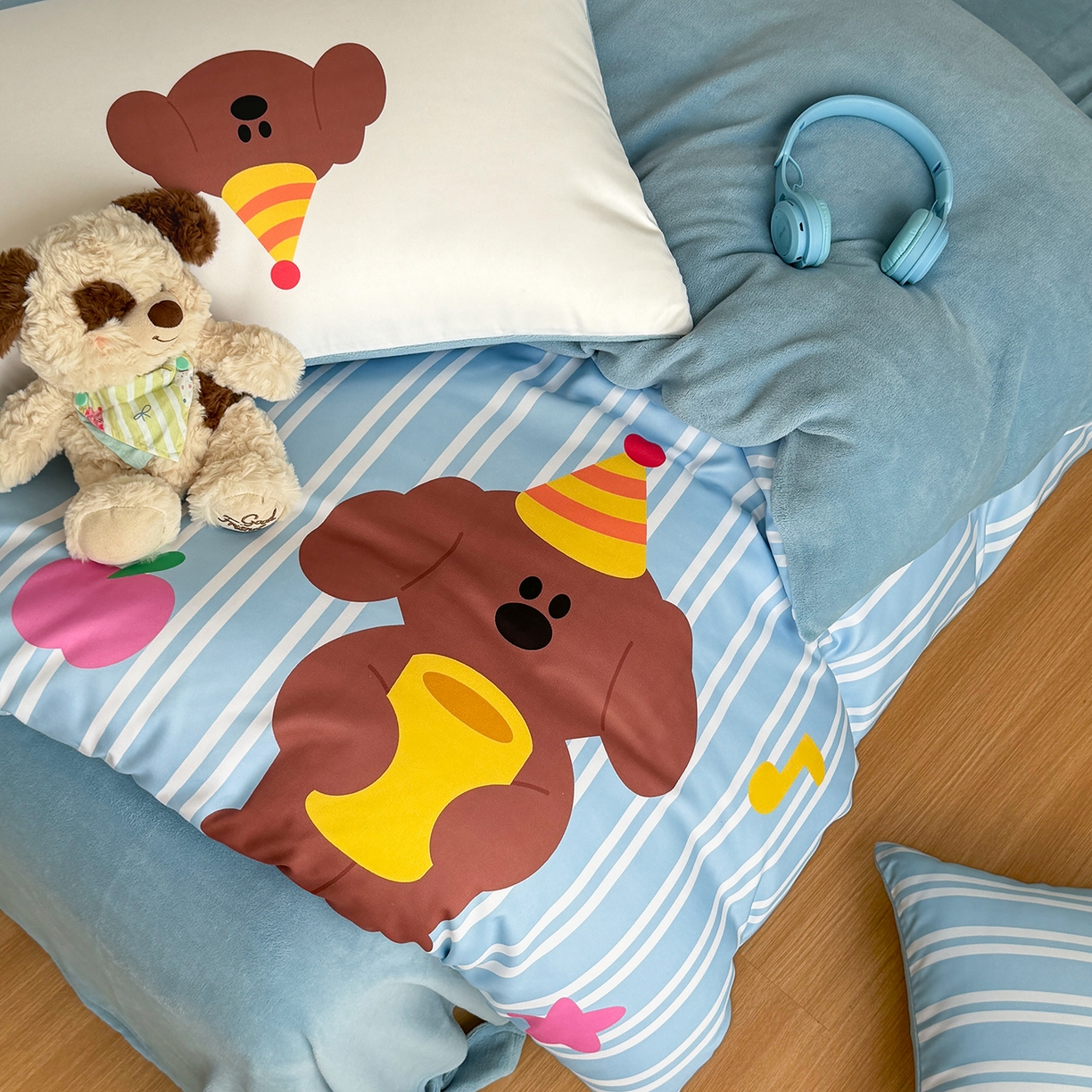 91家纺网 家纺一手货源 找家纺 十一家居 2025新款A类原创设计数码大版卡通印花四件套-绒宠系列 音乐萌犬