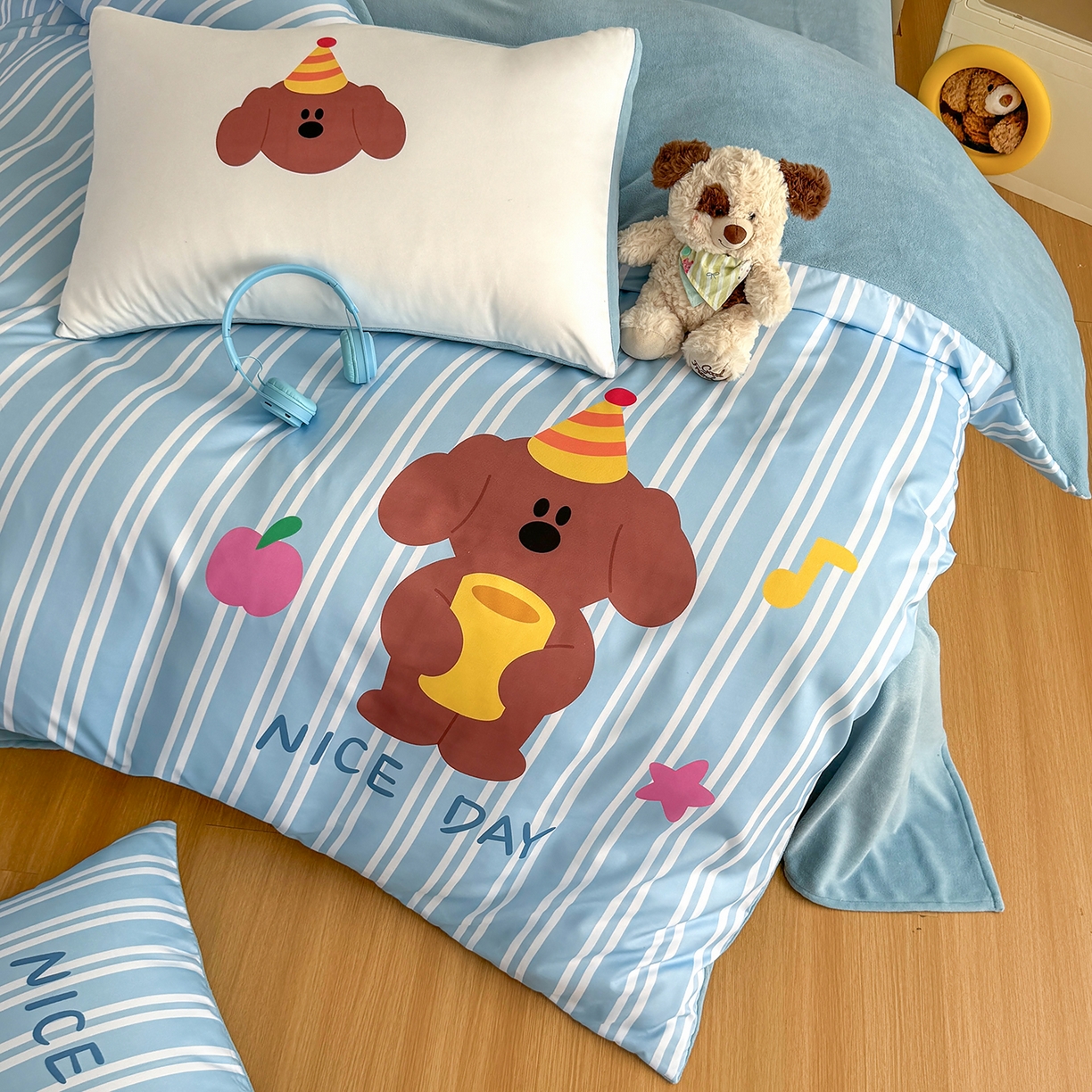 91家纺网 家纺一手货源 找家纺 十一家居 2025新款A类原创设计数码大版卡通印花四件套-绒宠系列 音乐萌犬