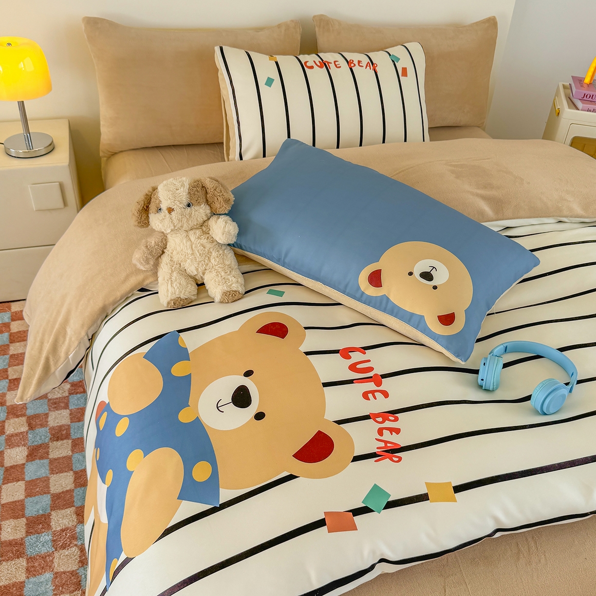 91家纺网 家纺一手货源 找家纺 十一家居 2025新款A类原创设计数码大版卡通印花四件套-绒宠系列 安睡小熊