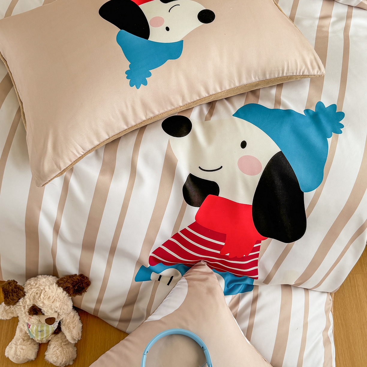 91家纺网 家纺一手货源 找家纺 十一家居 2025新款A类原创设计数码大版卡通印花四件套-绒宠系列 暖冬狗狗