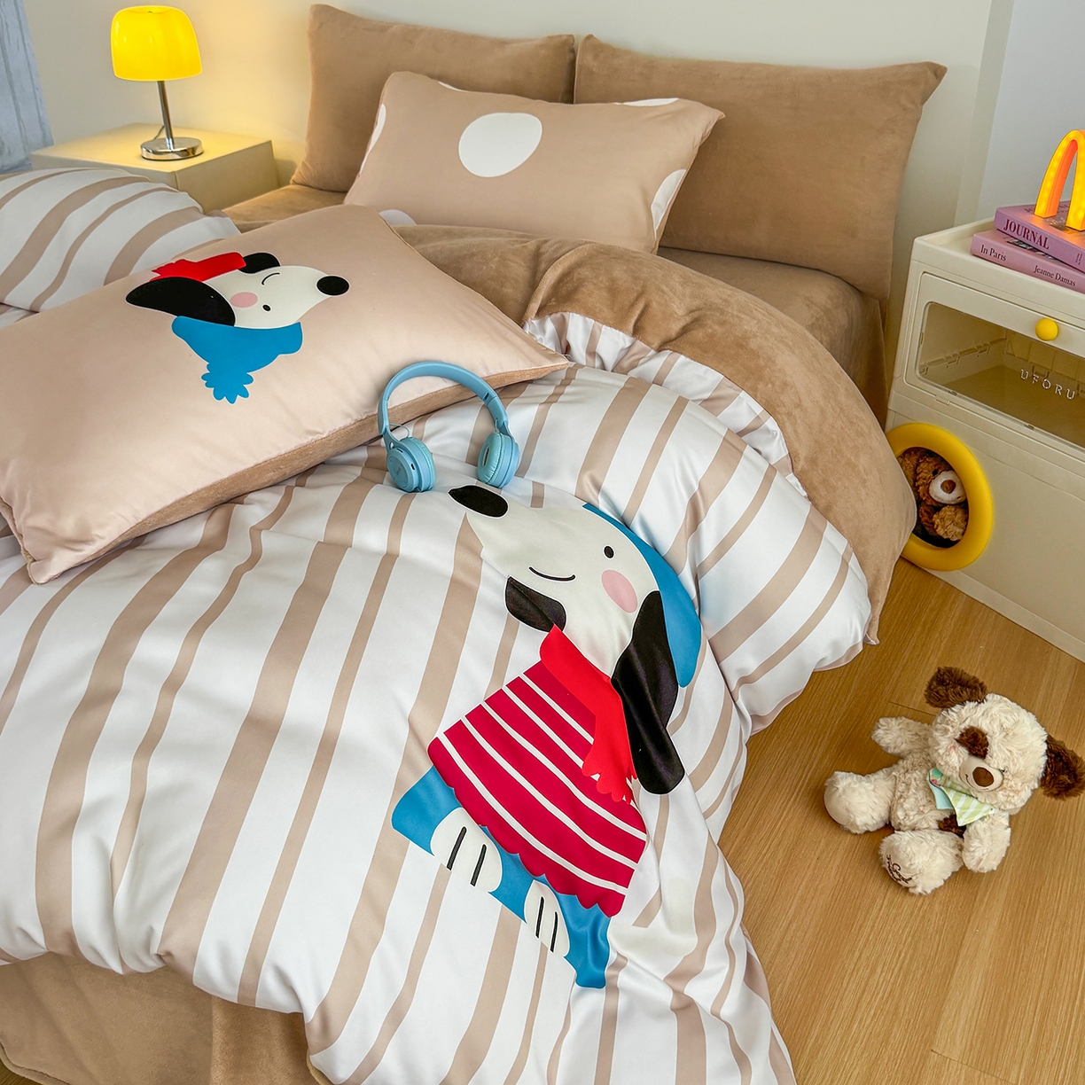 91家纺网 家纺一手货源 找家纺 十一家居 2025新款A类原创设计数码大版卡通印花四件套-绒宠系列 暖冬狗狗