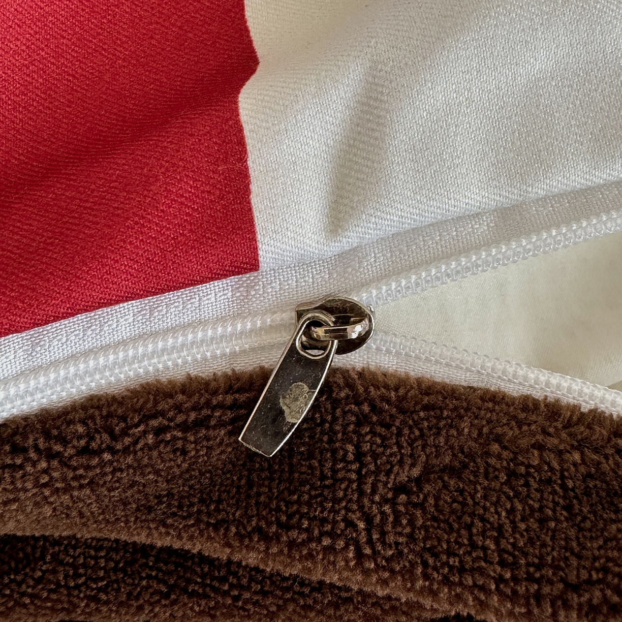 91家纺网 家纺一手货源 找家纺 十一家居 2025新款A类原创设计数码大版卡通印花四件套-绒宠系列 圣诞小熊