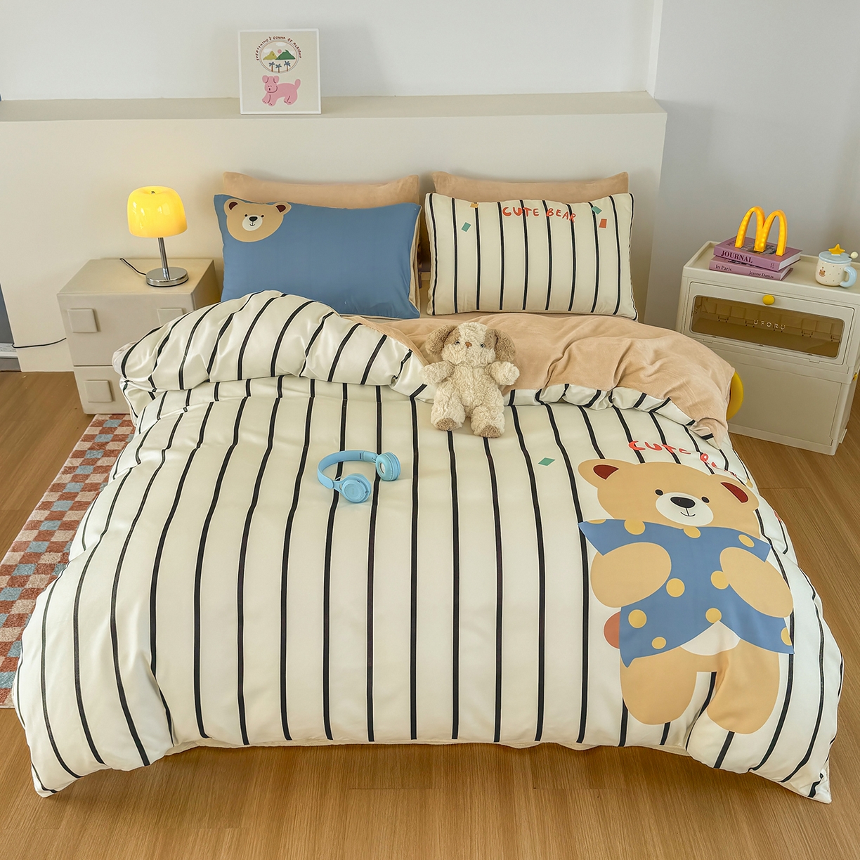 91家纺网 家纺一手货源 找家纺 十一家居 2025新款A类原创设计数码大版卡通印花四件套-绒宠系列 安睡小熊