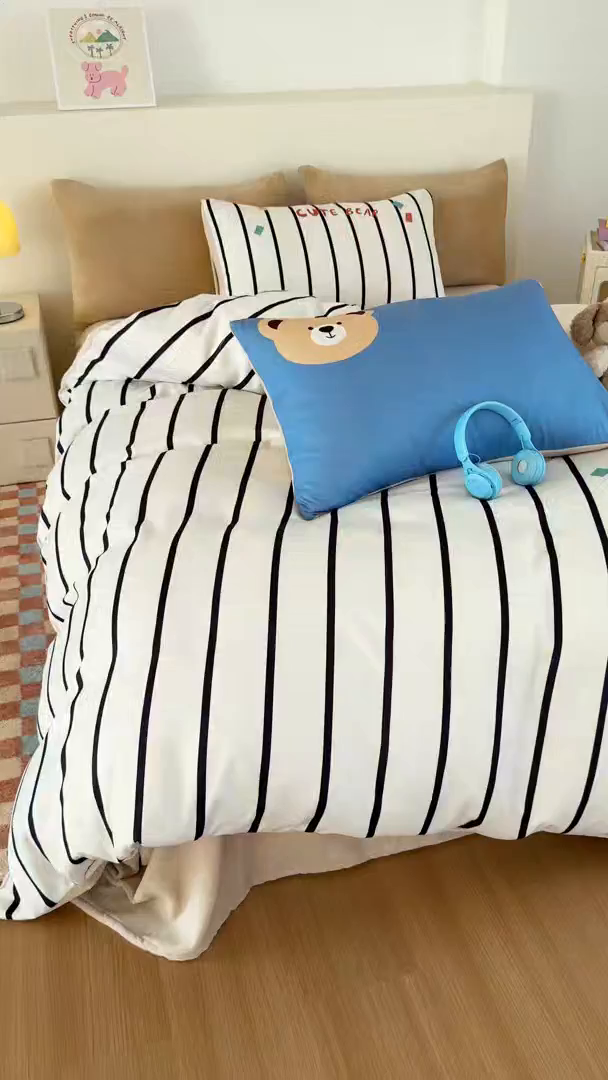 91家纺网 家纺一手货源 找家纺 十一家居 2025新款A类原创设计数码大版卡通印花四件套-绒宠系列 安睡小熊