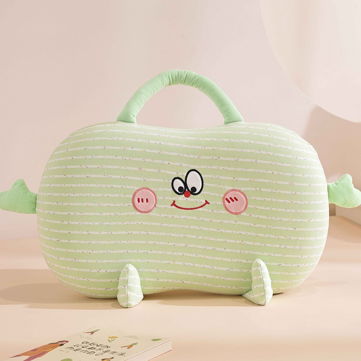 91家纺网 家纺一手货源 找家纺 （总）仁宇枕业 2025新款亲肤暖绒彩虹纹搞怪手提猫肚记忆枕头枕芯