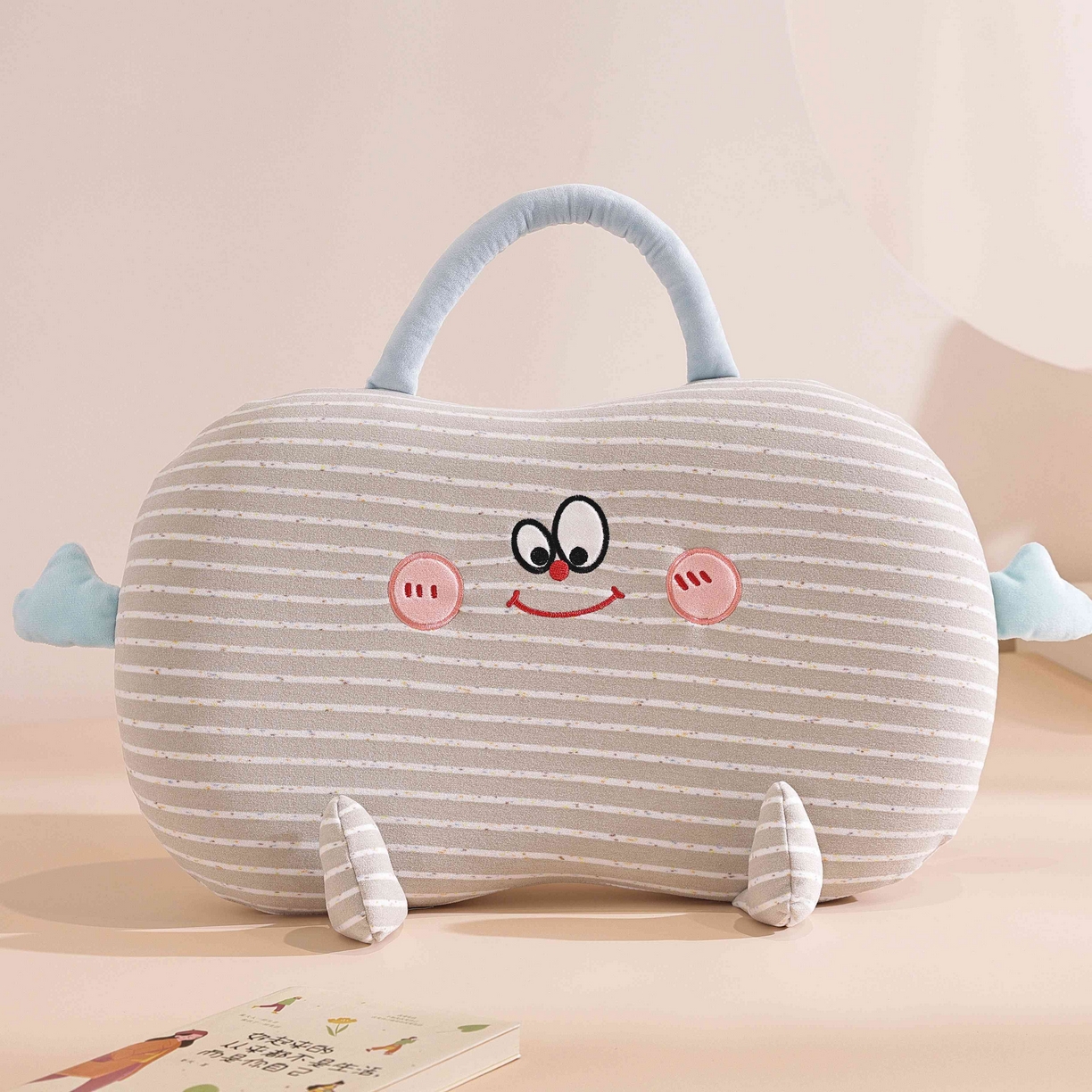 91家纺网 家纺一手货源 找家纺 （总）仁宇枕业 2025新款亲肤暖绒彩虹纹搞怪手提猫肚记忆枕头枕芯