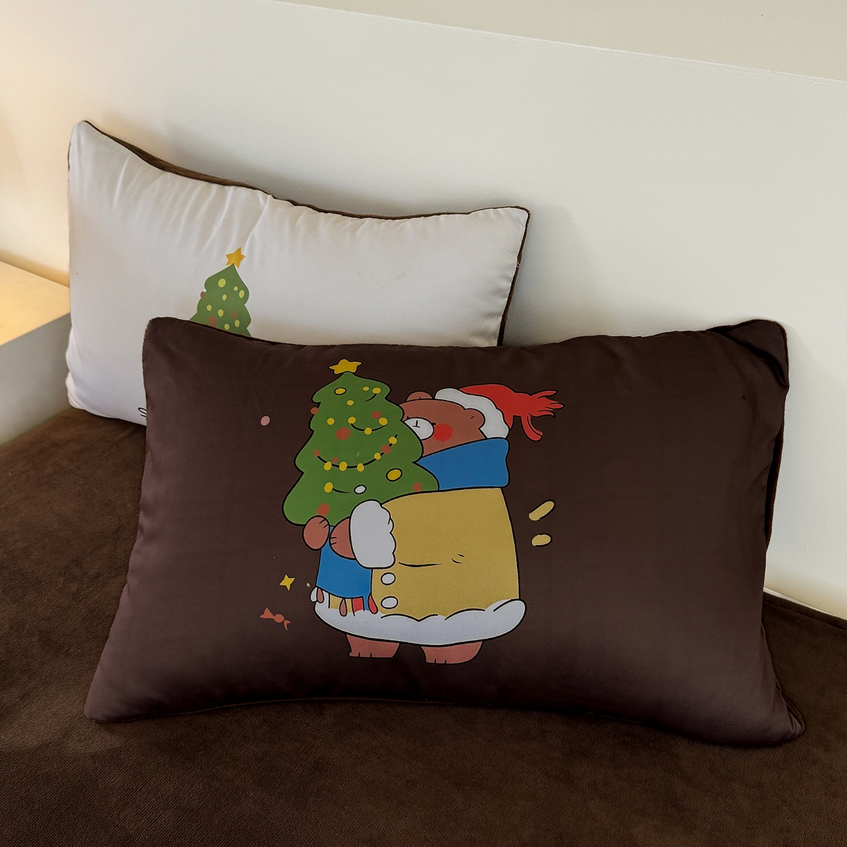 91家纺网 家纺一手货源 找家纺 十一家居 2025新款A类原创设计数码大版卡通印花四件套-绒宠系列 圣诞小熊