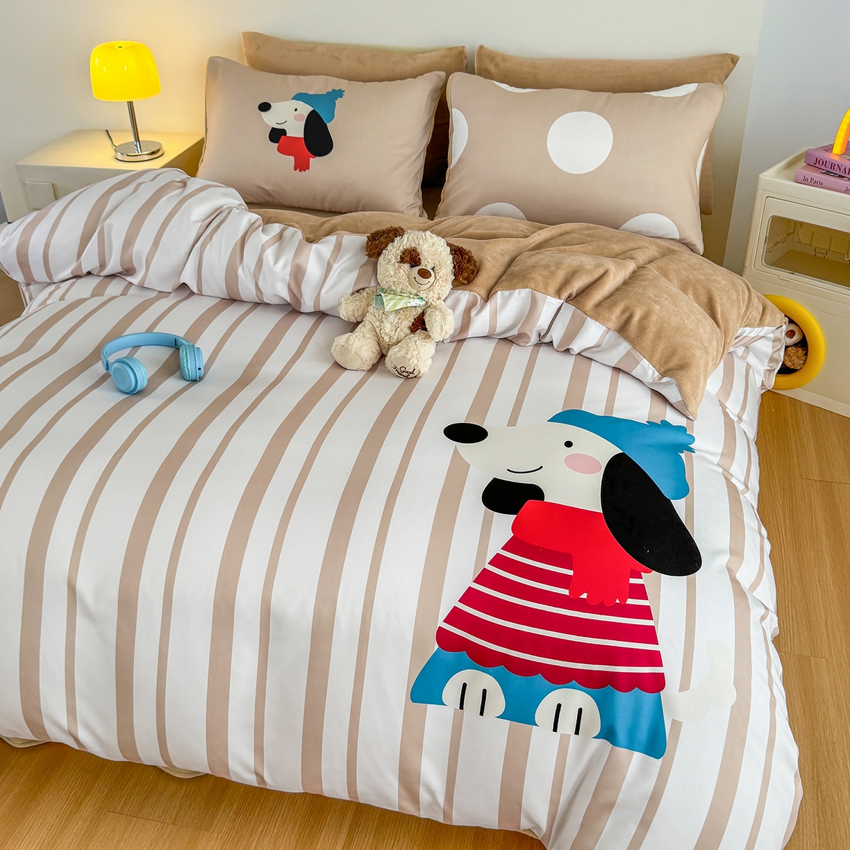 91家纺网 家纺一手货源 找家纺 十一家居 2025新款A类原创设计数码大版卡通印花四件套-绒宠系列 暖冬狗狗