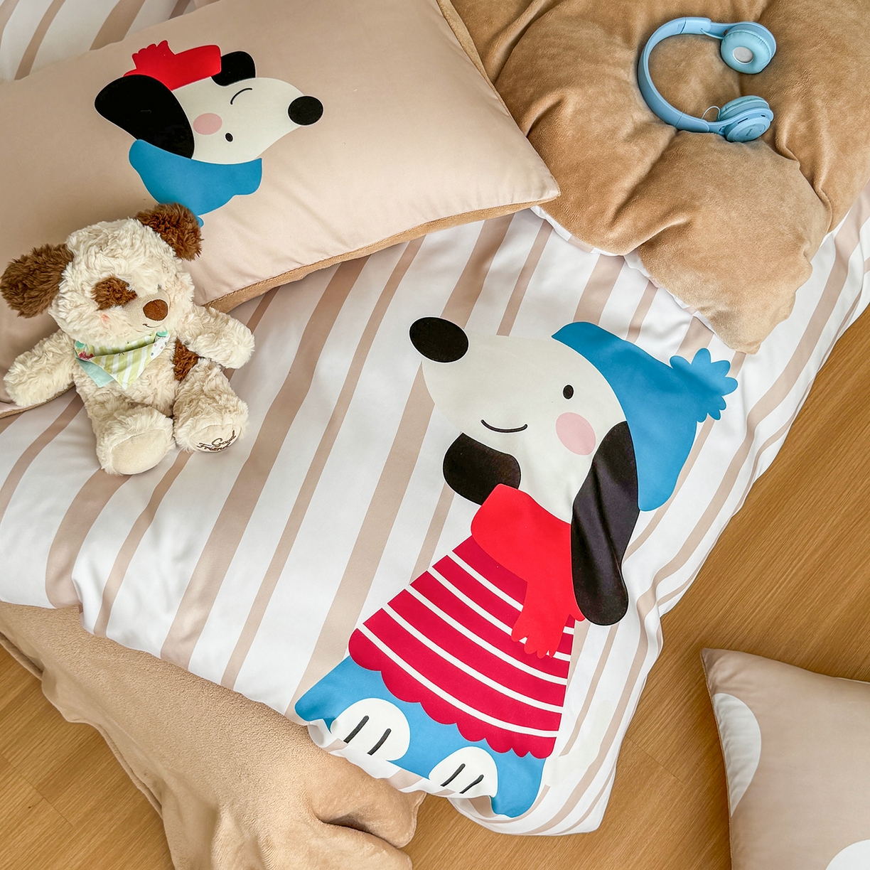 91家纺网 家纺一手货源 找家纺 十一家居 2025新款A类原创设计数码大版卡通印花四件套-绒宠系列 暖冬狗狗