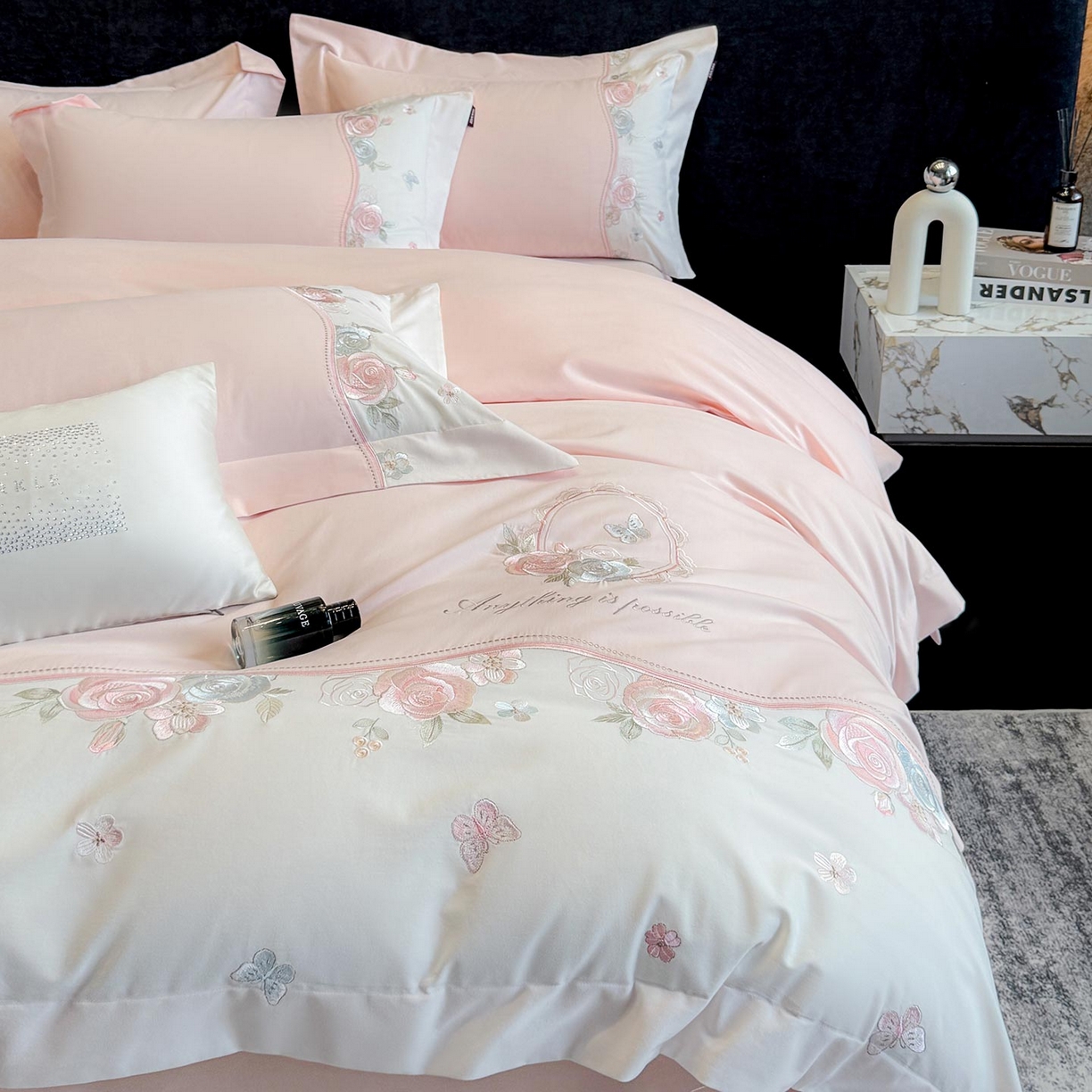 91家纺网 家纺一手货源 找家纺 乔利卡沃 2025新款直播爆款A类加厚保暖全棉纯棉磨毛四件套纯棉重工刺绣被套冬季床上用品 绮影-初恋粉