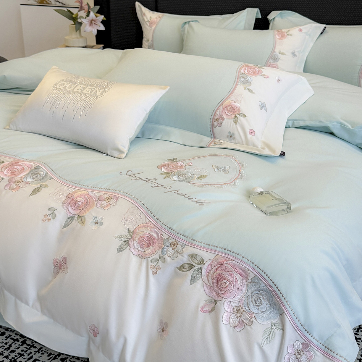 91家纺网 家纺一手货源 找家纺 乔利卡沃 2025新款直播爆款A类加厚保暖全棉纯棉磨毛四件套纯棉重工刺绣被套冬季床上用品 绮影-冰清绿