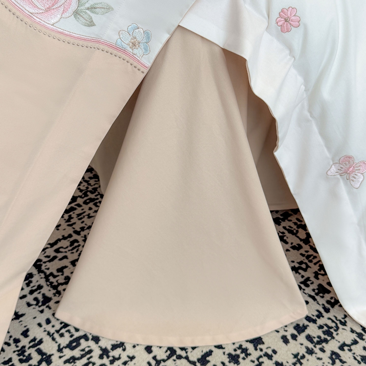 91家纺网 家纺一手货源 找家纺 乔利卡沃 2025新款直播爆款A类加厚保暖全棉纯棉磨毛四件套纯棉重工刺绣被套冬季床上用品 绮影-美人杏