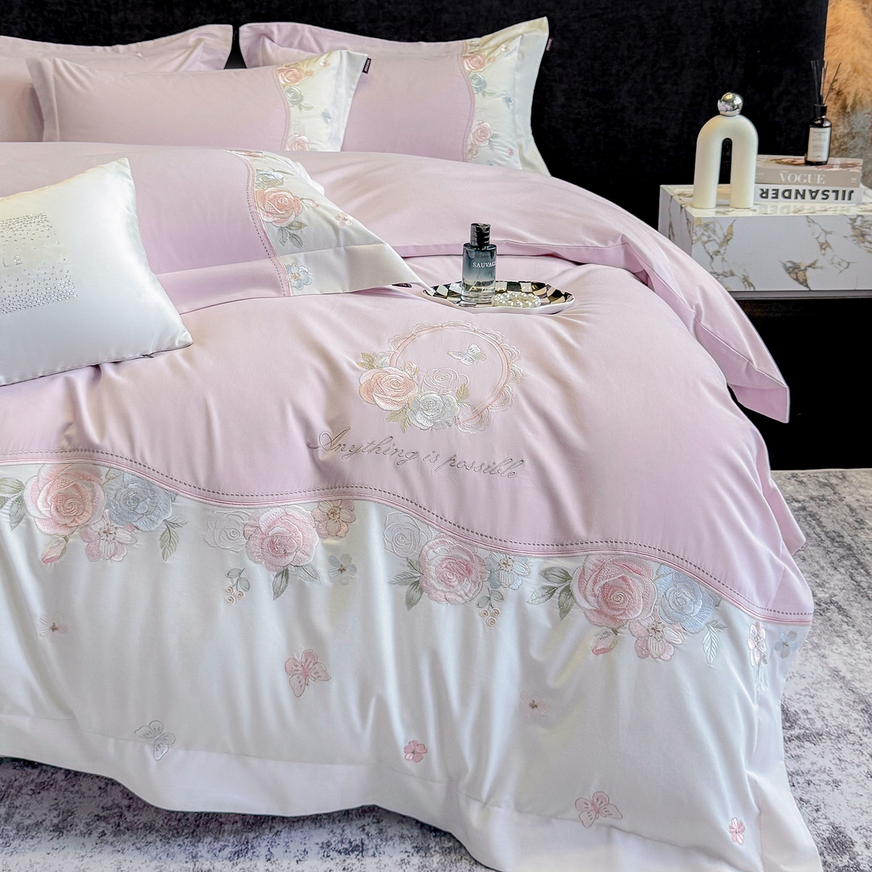 91家纺网 家纺一手货源 找家纺 乔利卡沃 2025新款直播爆款A类加厚保暖全棉纯棉磨毛四件套纯棉重工刺绣被套冬季床上用品 绮影-香芋紫