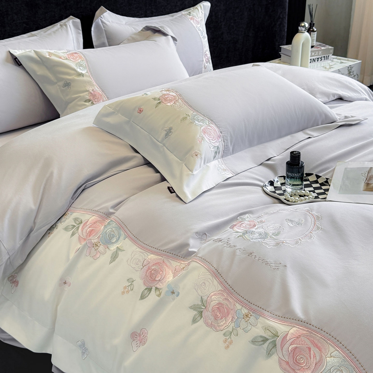 91家纺网 家纺一手货源 找家纺 乔利卡沃 2025新款直播爆款A类加厚保暖全棉纯棉磨毛四件套纯棉重工刺绣被套冬季床上用品 绮影-时尚灰