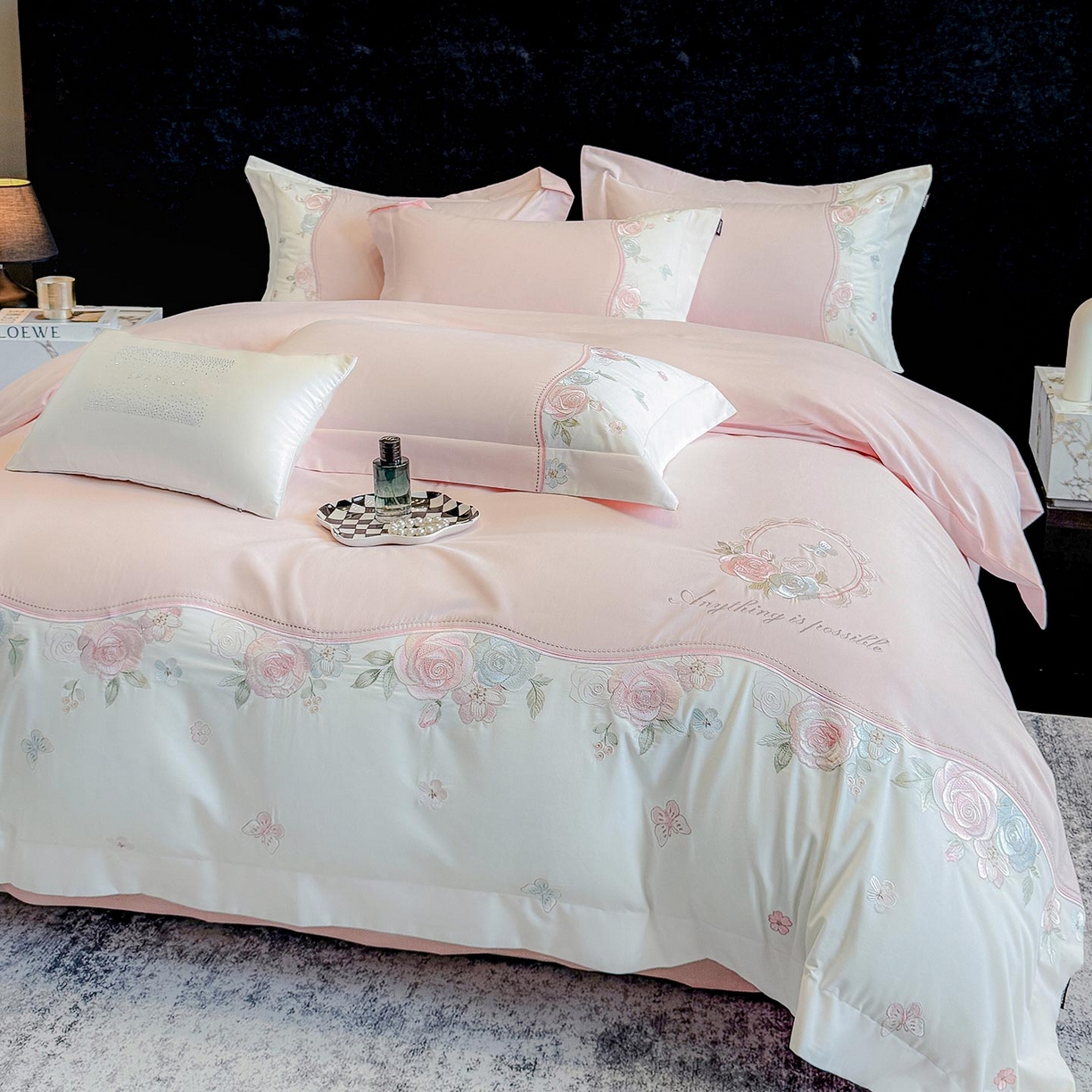 91家纺网 家纺一手货源 找家纺 乔利卡沃 2025新款直播爆款A类加厚保暖全棉纯棉磨毛四件套纯棉重工刺绣被套冬季床上用品 绮影-初恋粉