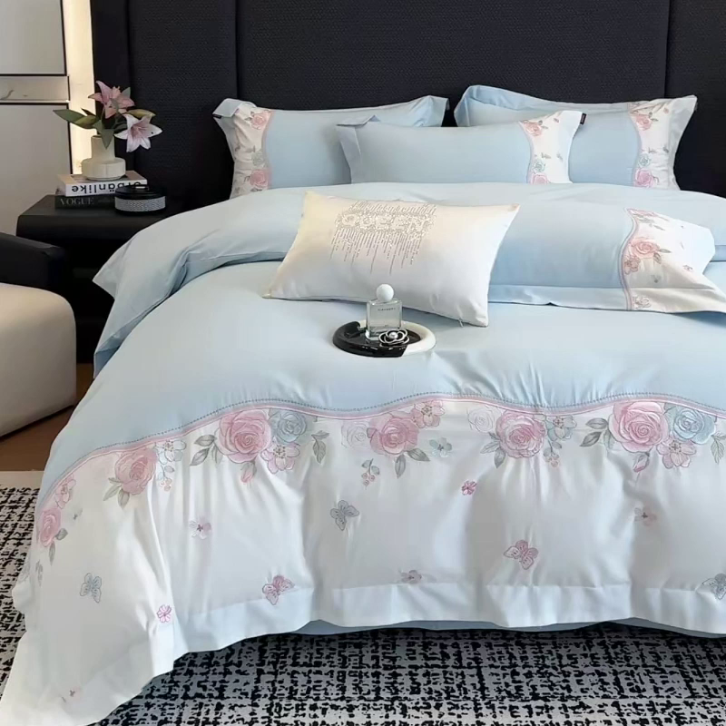 91家纺网 家纺一手货源 找家纺 乔利卡沃 2025新款直播爆款A类加厚保暖全棉纯棉磨毛四件套纯棉重工刺绣被套冬季床上用品 绮影-天空蓝