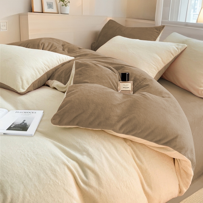 91家纺网 家纺一手货源 找家纺 维娜斯家纺 2025新款双拼牛奶绒四件套加厚保暖舒适裸睡 卡其+咖