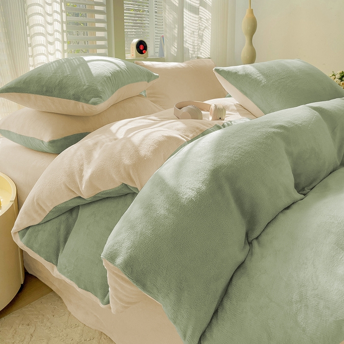 91家纺网 家纺一手货源 找家纺 维娜斯家纺 2025新款双拼牛奶绒四件套加厚保暖舒适裸睡 绿色+奶白