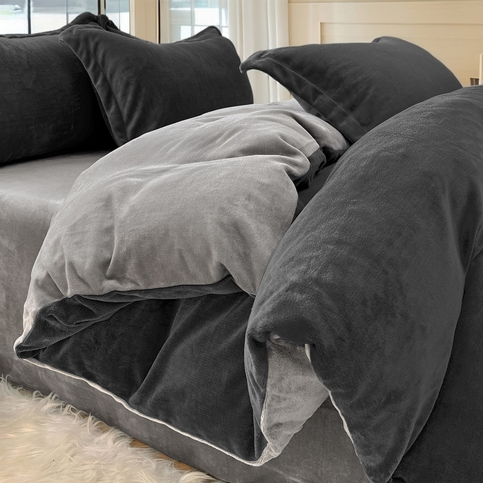 91家纺网 家纺一手货源 找家纺 维娜斯家纺 2025新款双拼牛奶绒四件套加厚保暖舒适裸睡 深灰+浅灰