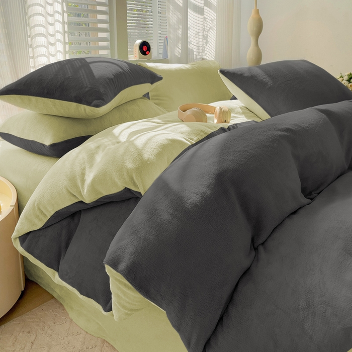 维娜斯家纺 2025新款双拼牛奶绒四件套加厚保暖舒适裸睡 深灰+绿色