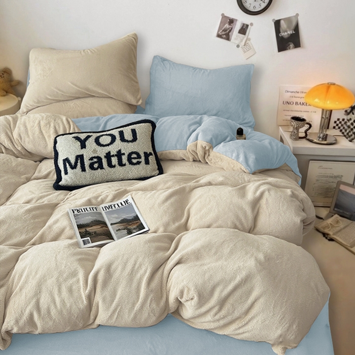 91家纺网 家纺一手货源 找家纺 维娜斯家纺 2025新款双拼牛奶绒四件套加厚保暖舒适裸睡 奶白+浅蓝