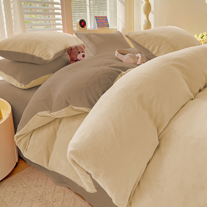 91家纺网 家纺一手货源 找家纺 维娜斯家纺 2025新款双拼牛奶绒四件套加厚保暖舒适裸睡 卡其+咖