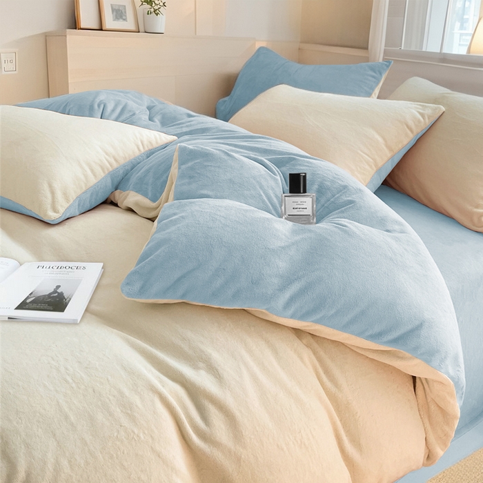 91家纺网 家纺一手货源 找家纺 维娜斯家纺 2025新款双拼牛奶绒四件套加厚保暖舒适裸睡 奶白+浅蓝