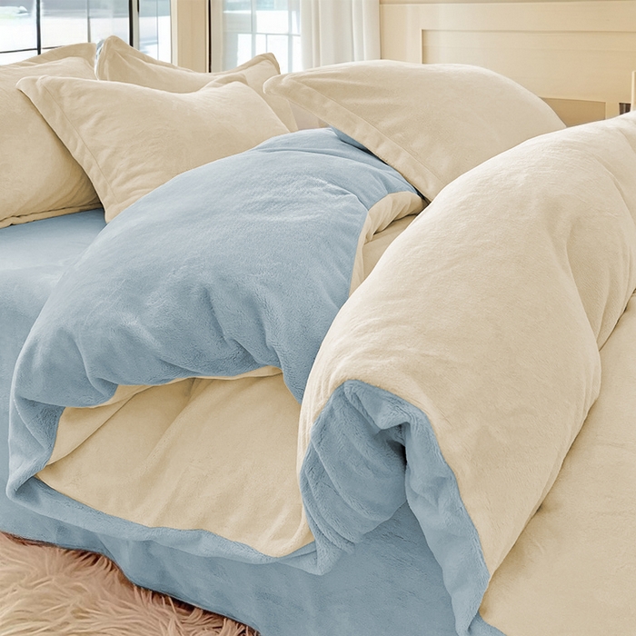 91家纺网 家纺一手货源 找家纺 维娜斯家纺 2025新款双拼牛奶绒四件套加厚保暖舒适裸睡 奶白+浅蓝