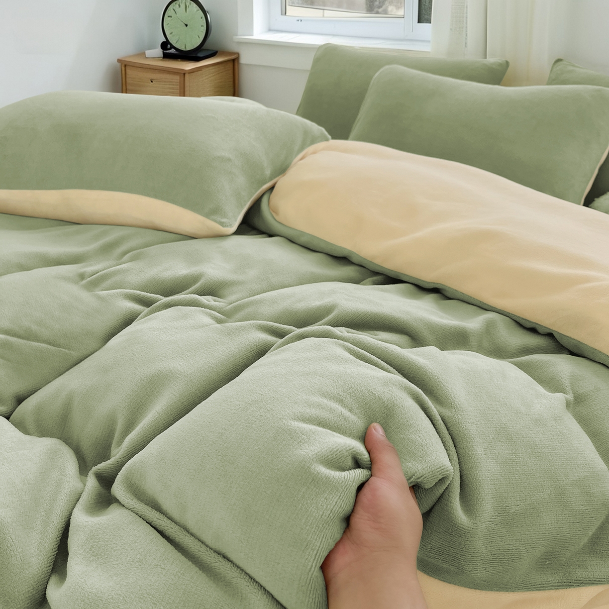 91家纺网 家纺一手货源 找家纺 维娜斯家纺 2025新款双拼牛奶绒四件套加厚保暖舒适裸睡 绿色+奶白