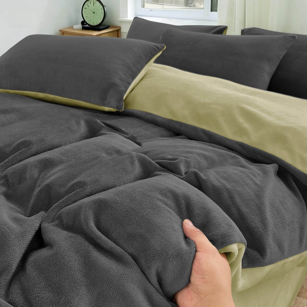 91家纺网 家纺一手货源 找家纺 维娜斯家纺 2025新款双拼牛奶绒四件套加厚保暖舒适裸睡 深灰+绿色